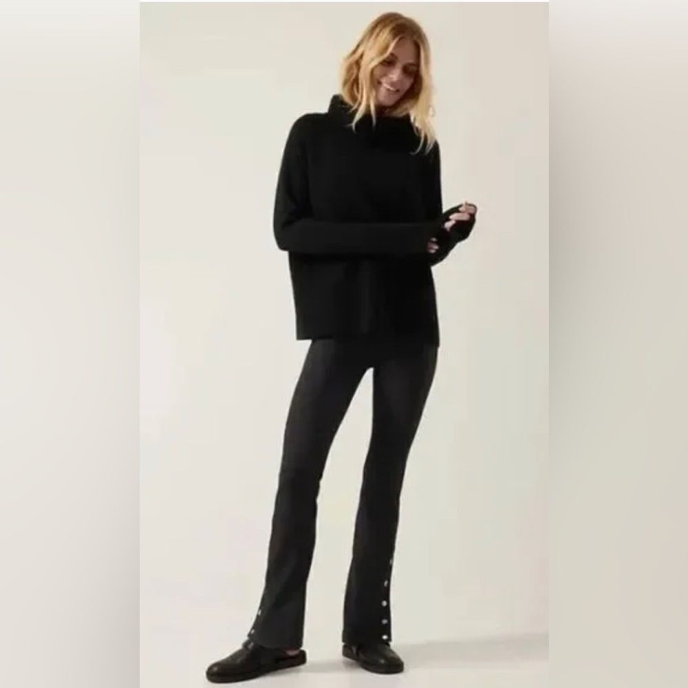 NWT Athleta Elation Rip Snap Black Pant Size XS.